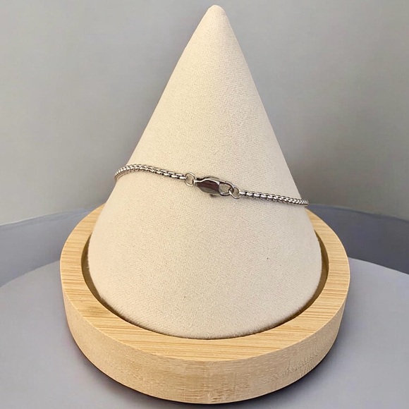 Stainless Steel box chain 8 inch 2mm width bracelet - Silver - Picture 4 of 6